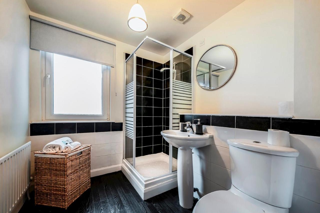 1 Bd Apt In Historical W Belfast Close To Centre المظهر الخارجي الصورة