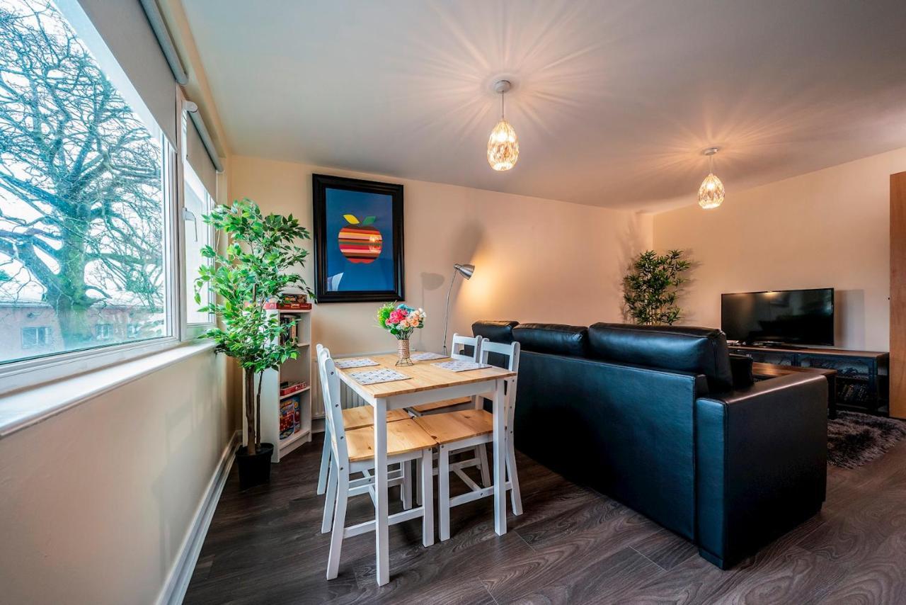 1 Bd Apt In Historical W Belfast Close To Centre المظهر الخارجي الصورة